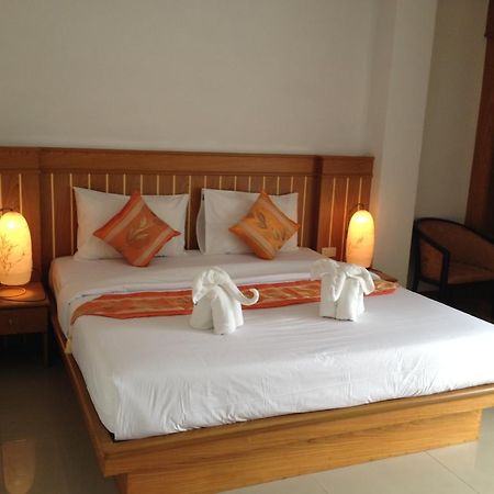 Park Eden Hotel Patong Buitenkant foto
