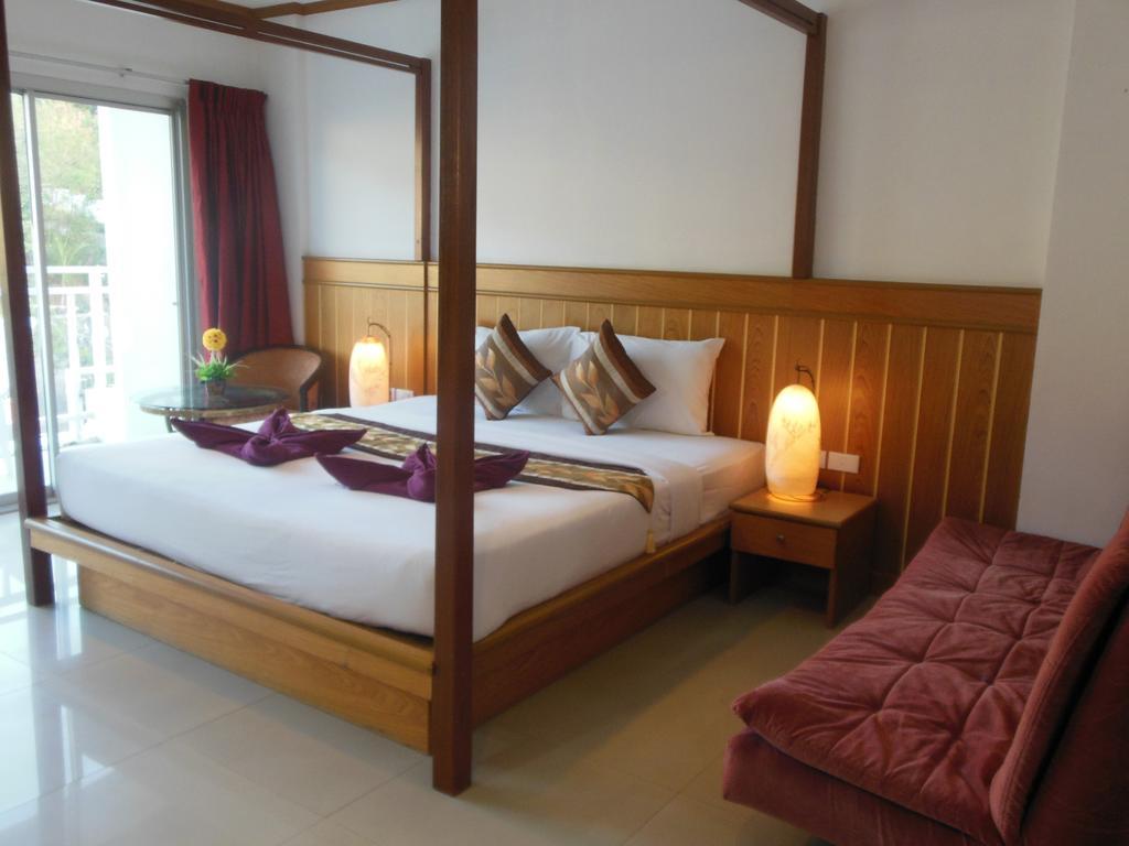Park Eden Hotel Patong Buitenkant foto