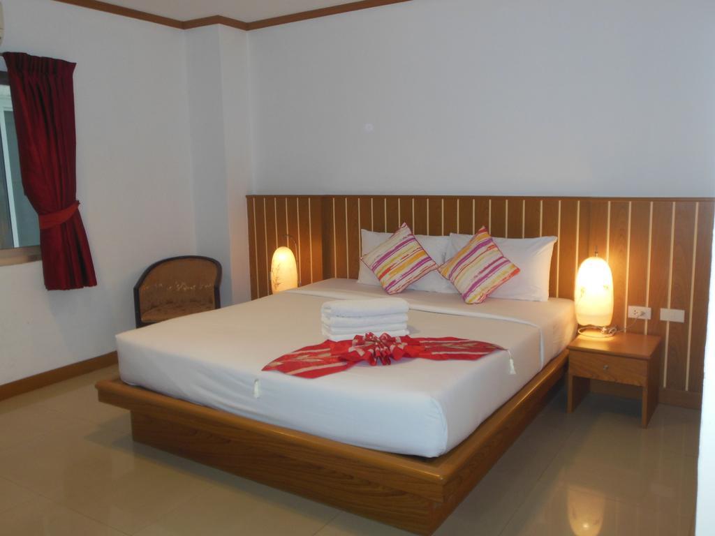 Park Eden Hotel Patong Buitenkant foto