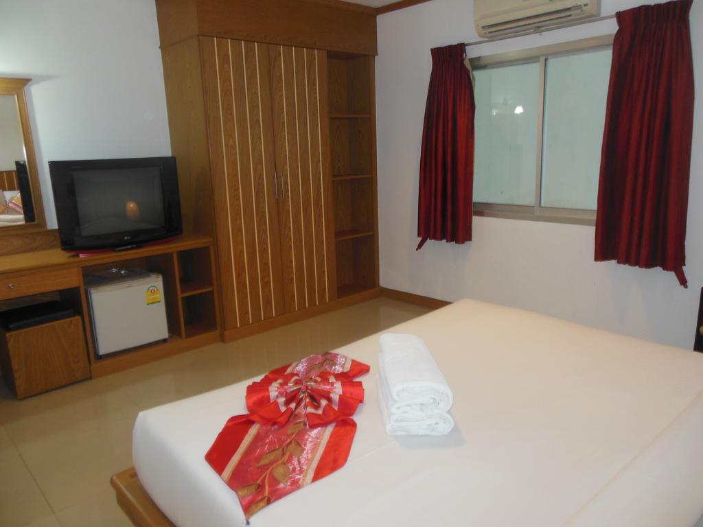 Park Eden Hotel Patong Buitenkant foto