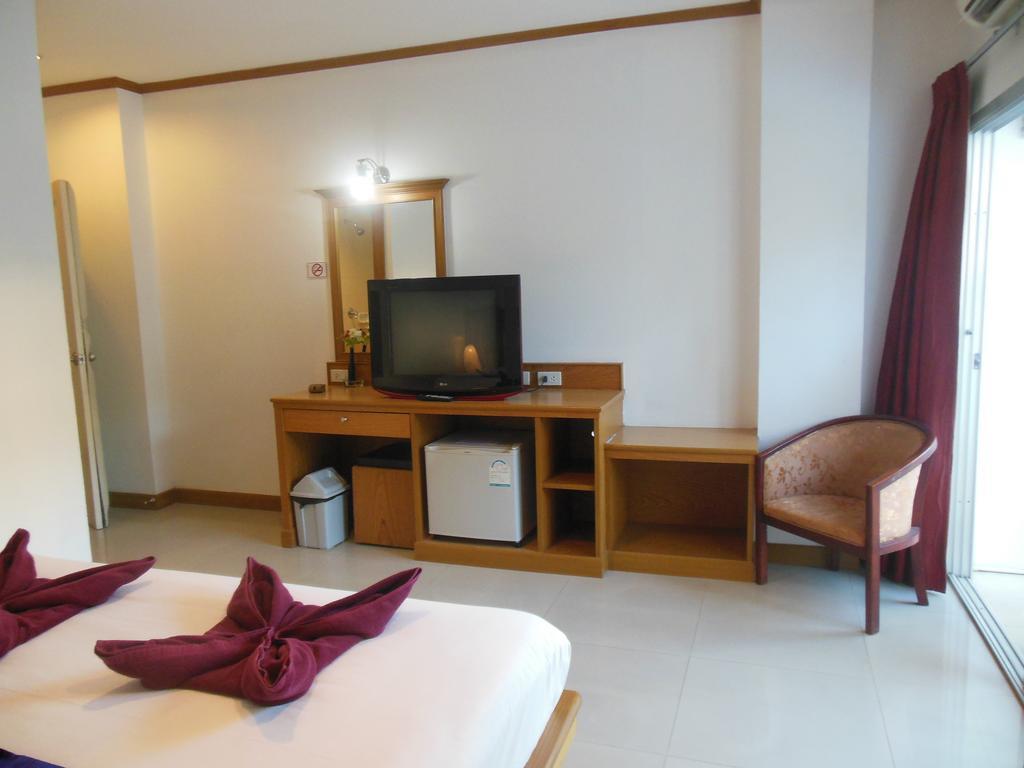 Park Eden Hotel Patong Buitenkant foto