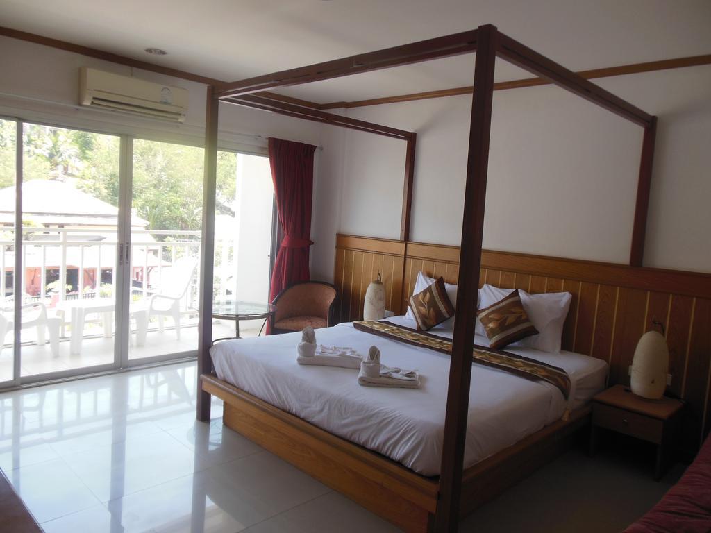 Park Eden Hotel Patong Buitenkant foto