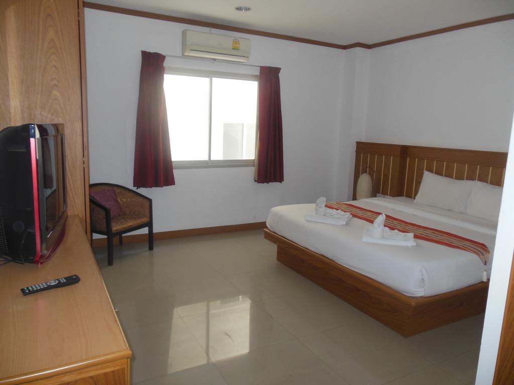 Park Eden Hotel Patong Buitenkant foto