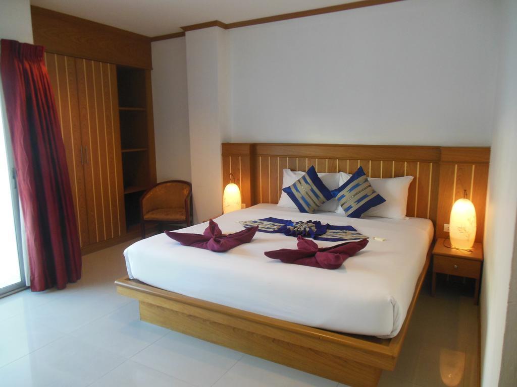 Park Eden Hotel Patong Buitenkant foto