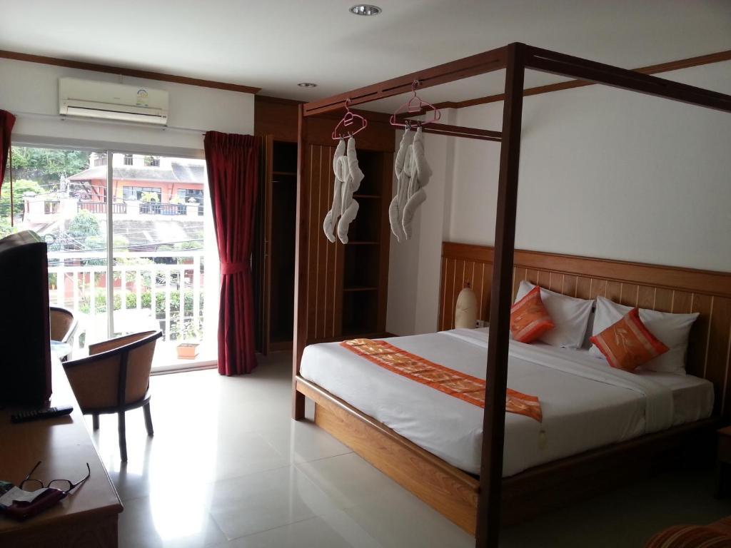 Park Eden Hotel Patong Buitenkant foto
