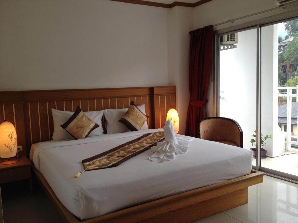 Park Eden Hotel Patong Buitenkant foto