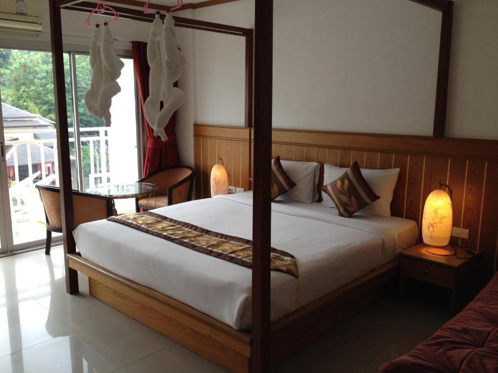 Park Eden Hotel Patong Buitenkant foto