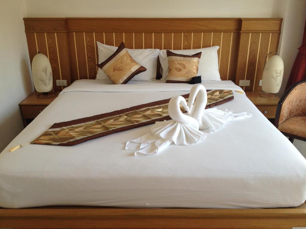 Park Eden Hotel Patong Buitenkant foto