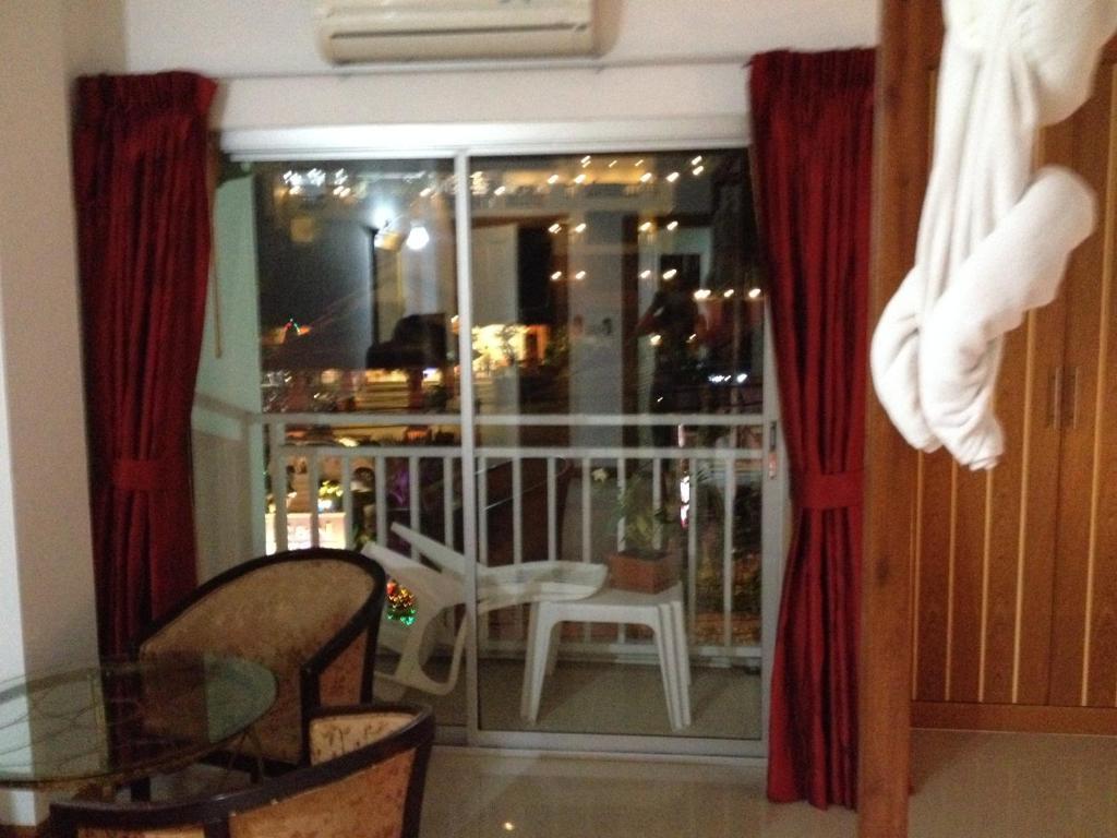 Park Eden Hotel Patong Buitenkant foto