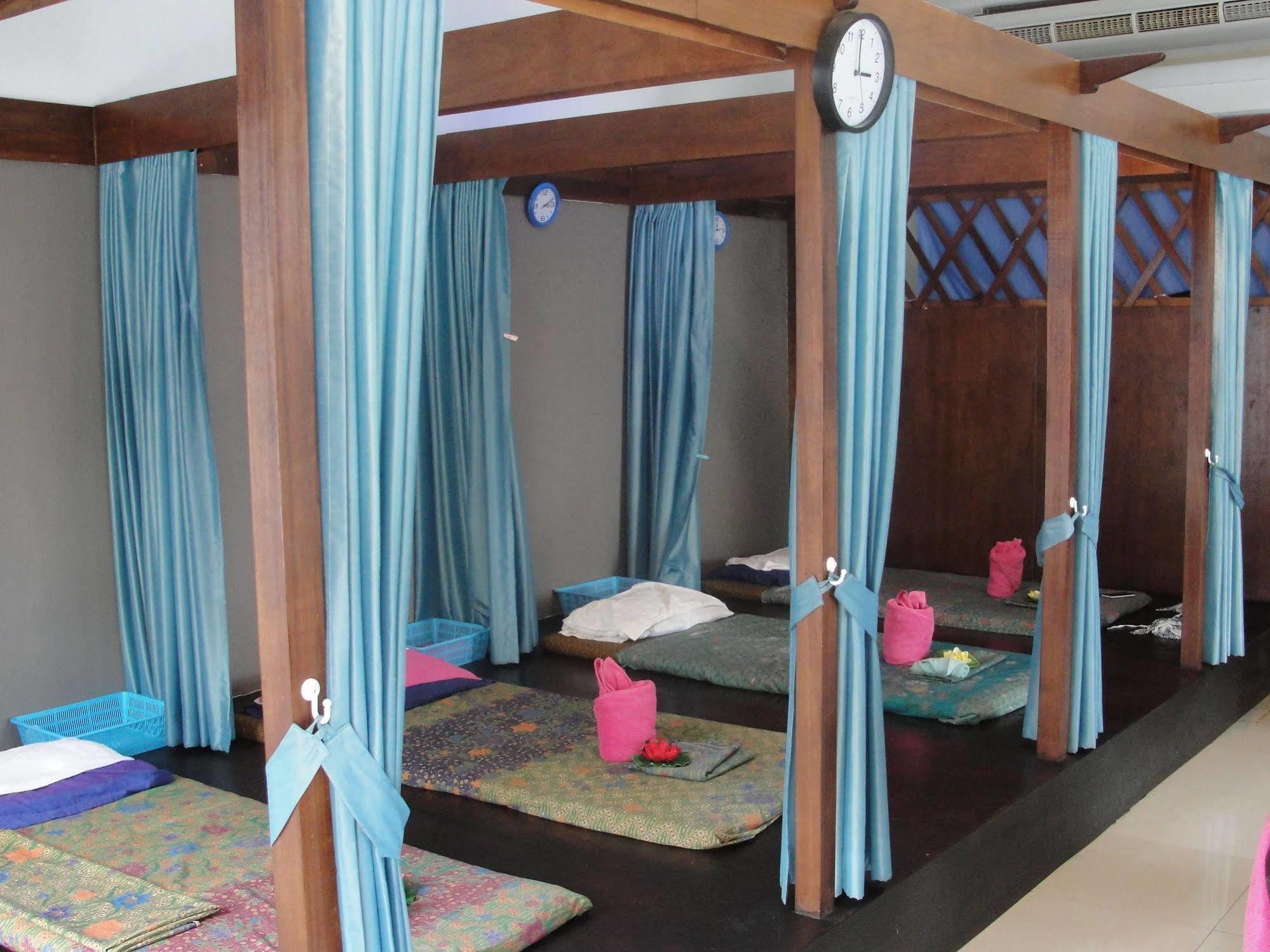 Park Eden Hotel Patong Buitenkant foto