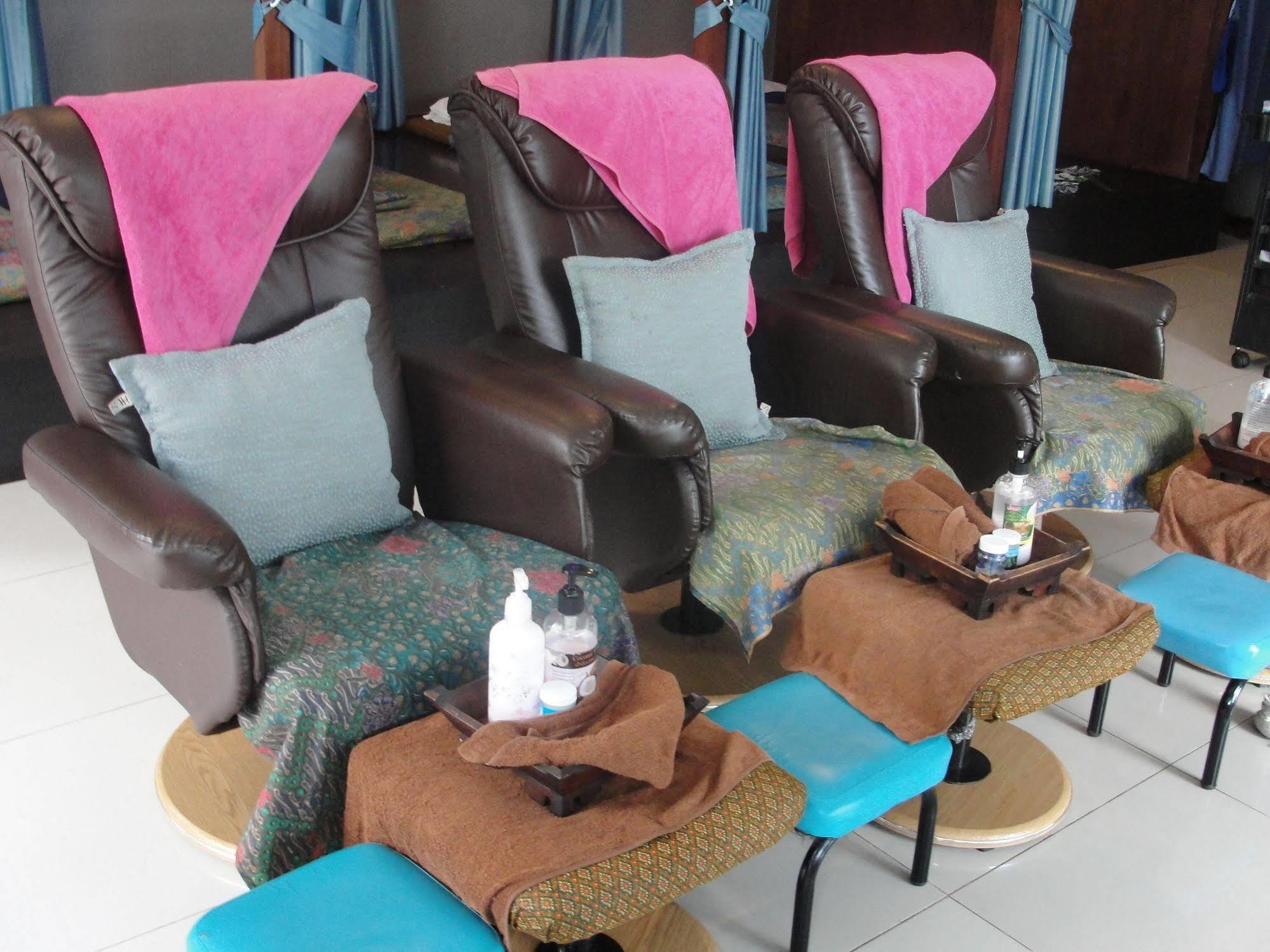 Park Eden Hotel Patong Buitenkant foto